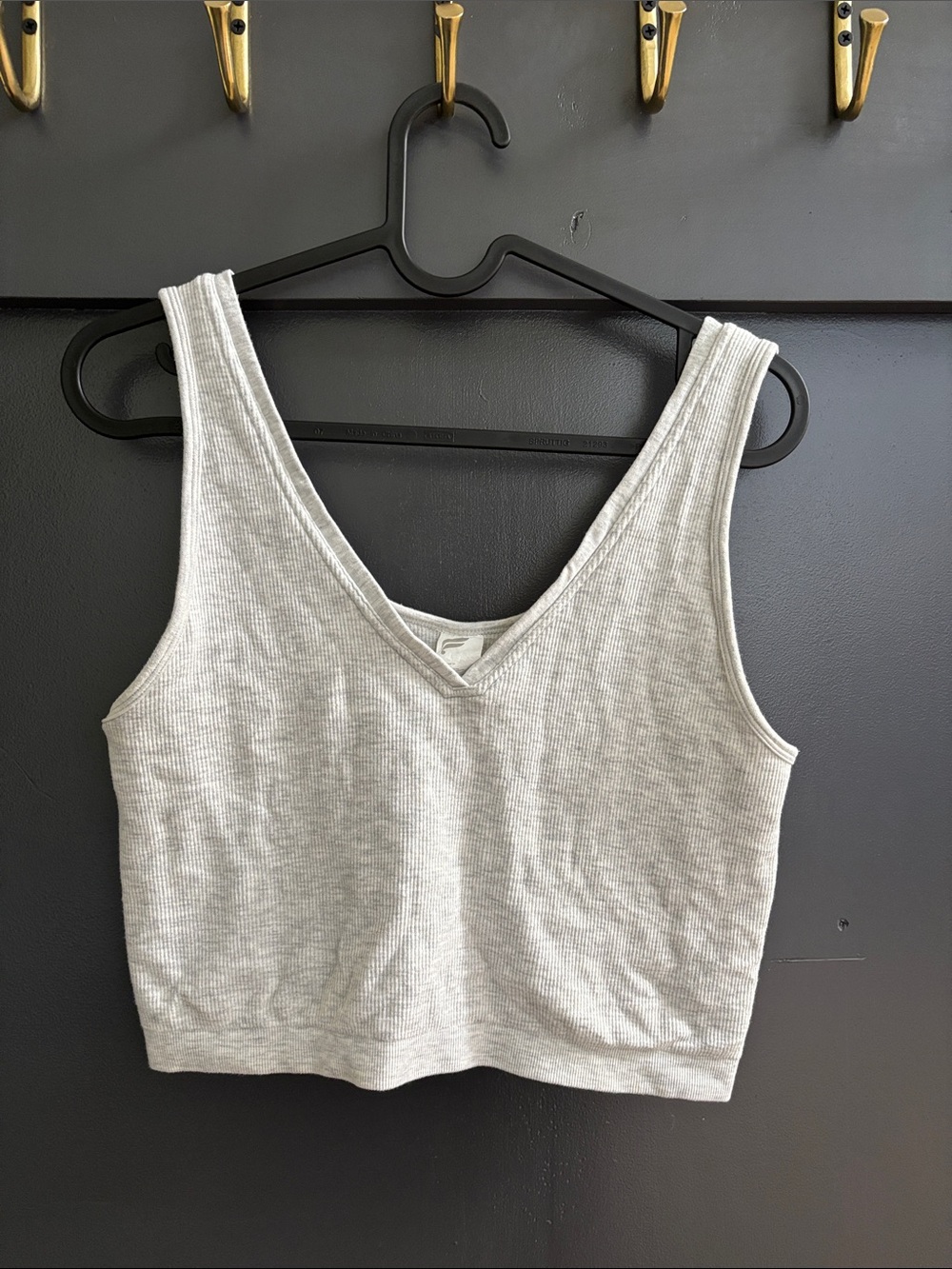 ❤️Fabletics Light Gray Ribbed V-Neck Cropped Tank